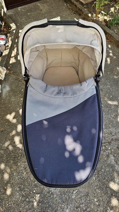 Количка Quinny Mood.
Коплекта включва летен кош, зимно чувалче / от 0-