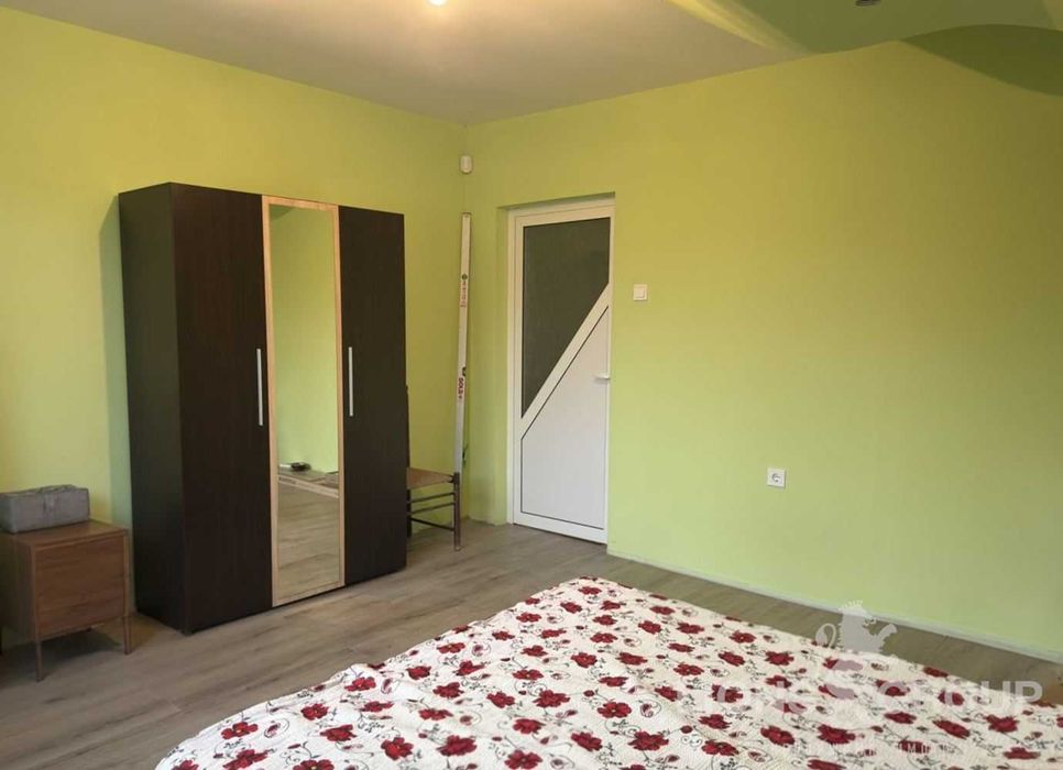 Самостоятелна къща с двор в с.Николаевка, област Варна