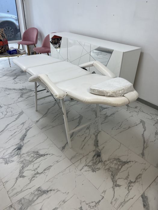 Козметична кушетка и работна табуретка