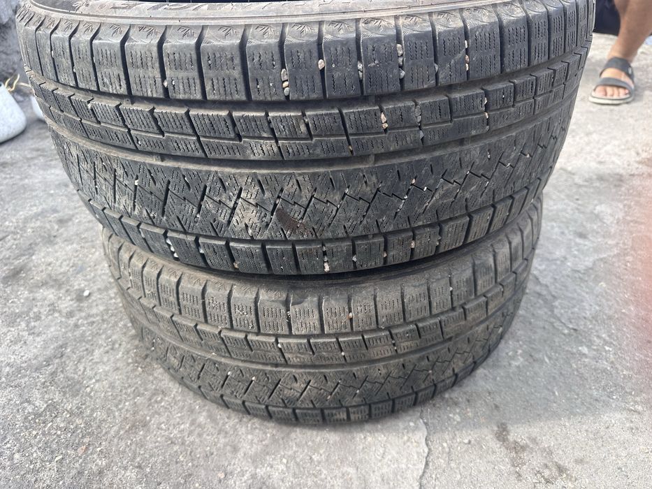 Шины летный на 235/45ZR18 в хорошем состояний каждый по 15 звоните