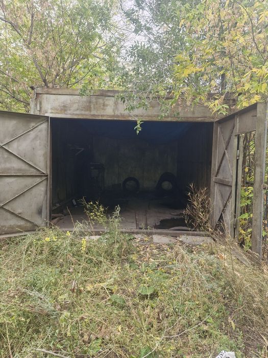 Продаётся гараж .