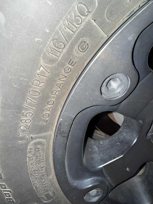 BFGoodrich All-Terrain KO2, размер 285/70/17. ДОТ 4920, карани около 40 000 км