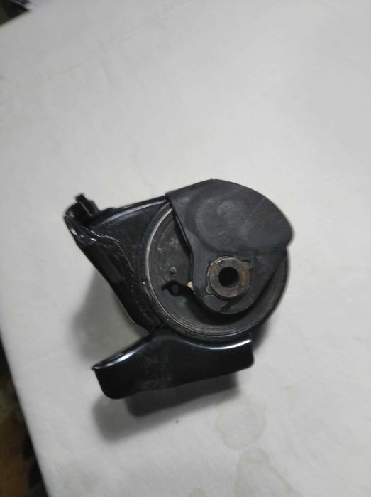 218142Е400 подушка крепления двигателя