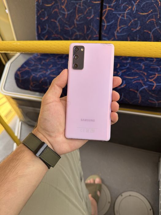 Продам телефон Samsung S20 FE 128Gb