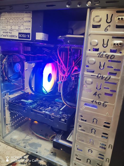 Tosh i3 7100 ozu (2x4) 8gb video karta 1050ti 4gb  Pc sotiladi