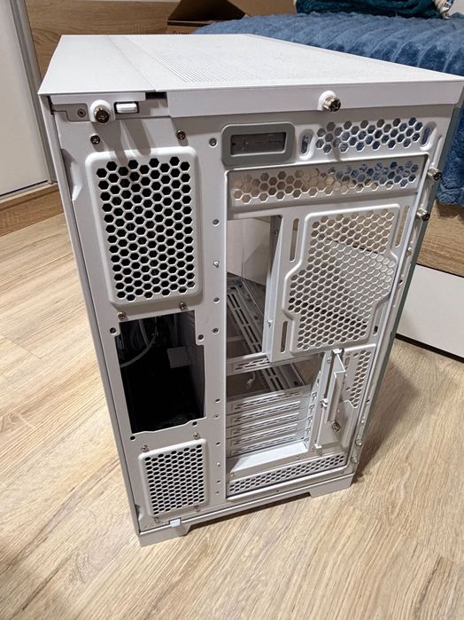 Кутия за компютър Lian Li O11 EVO XL White + подарък 2 deepcool вентилатора.