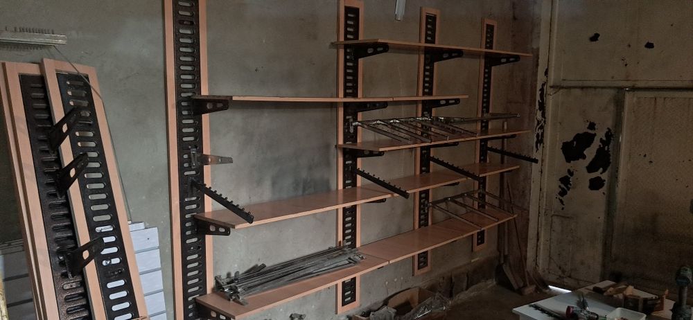 Торговые витрины,  полочки шкафы