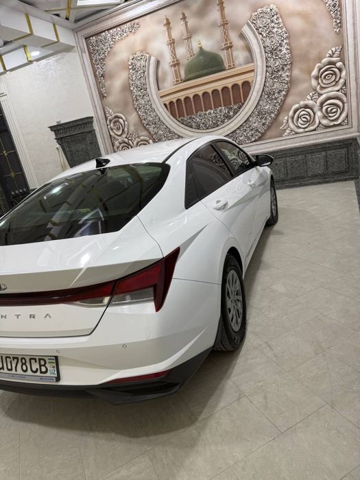 Hundai elantra sotiladi
