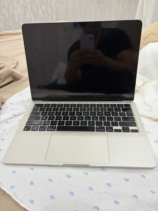 Продается macbook air на м3 16/512 в состоянии нового ноутбука .