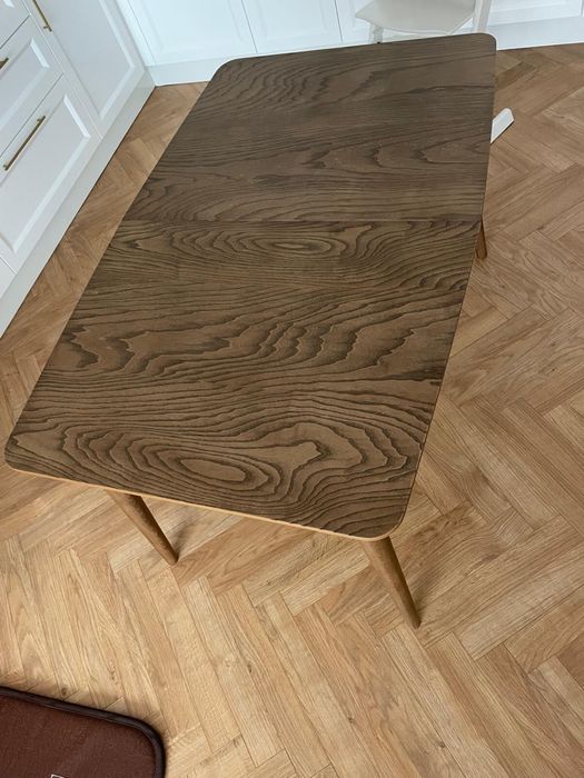 Продавам маса от масивно дърво