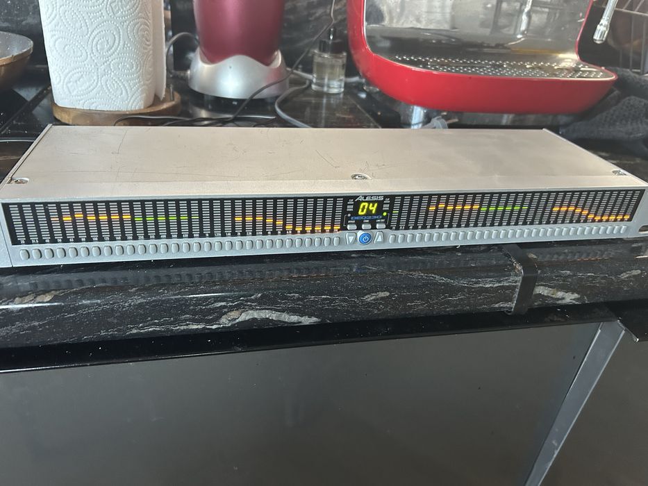 Alesis DEQ 230 digital equalizer еквалайзер