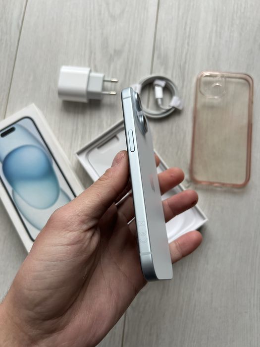 • Iphone  15 • BATERIE 100%  •