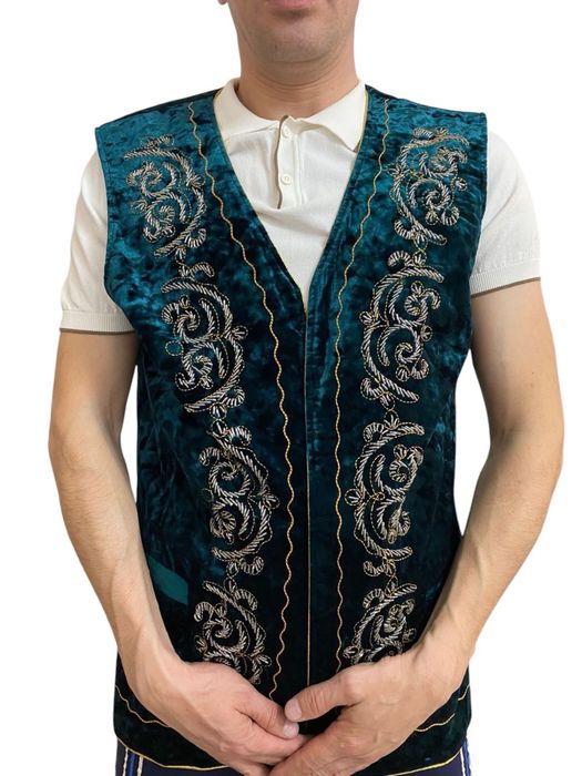 Продам камзолы чапаны жилетки