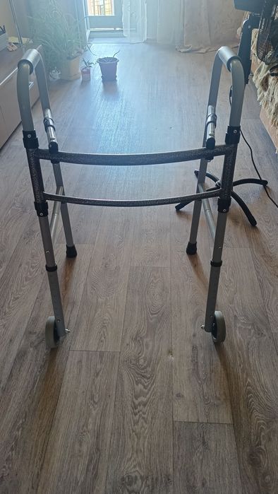 Продам ходунки для