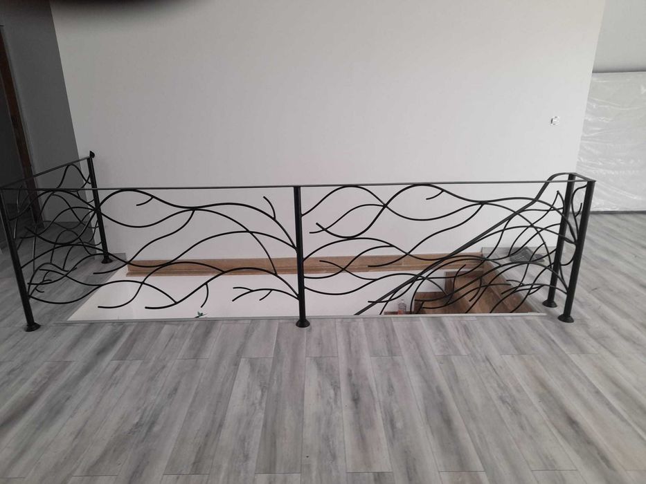 Scări Metalice Interioare / Exterioare • Execuție la Comandă