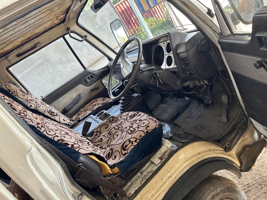 Продам Nissan Atlas 1990 года