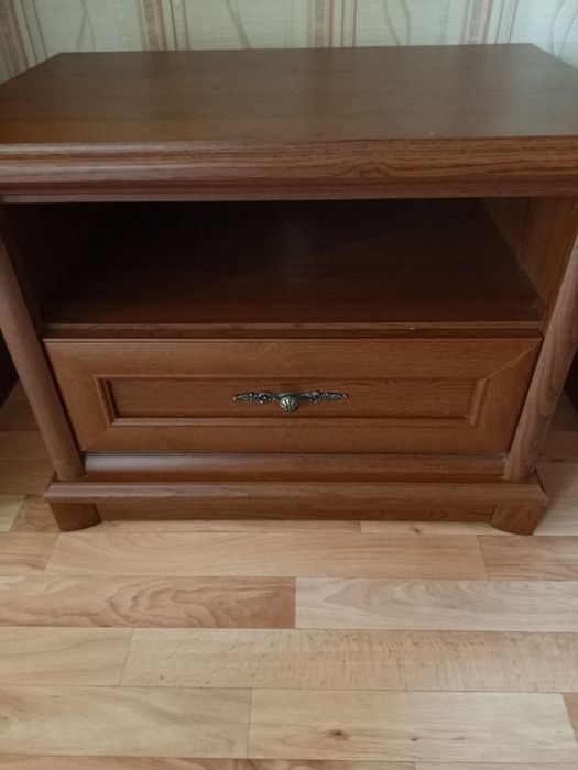 Продам тумбу под телевизор