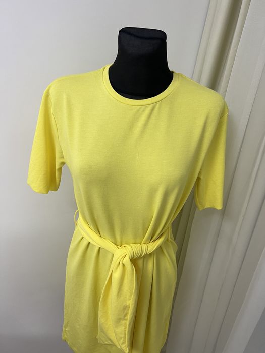 Vand rochie zara galbena material tricot se potriveste pt gravide