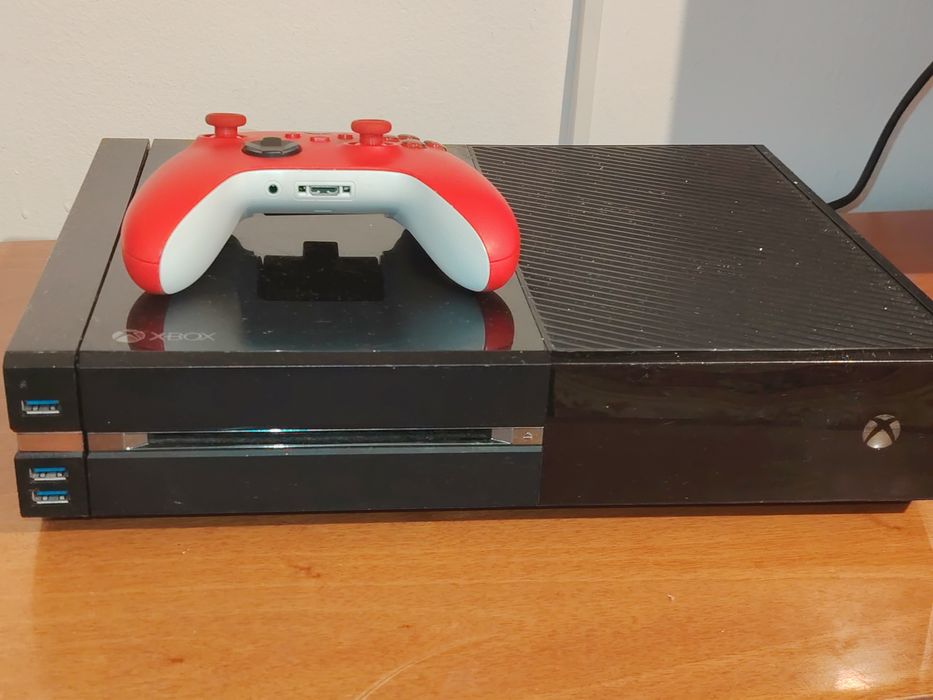 Vând Xbox one + fifa 25