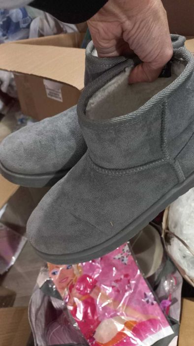 Огромен сет детски дрехи ,три якета и 6 чифта обувки за дете -около10г