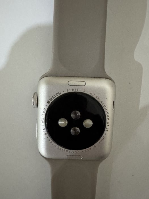 Продам часы Apple Watch 3 42мм
