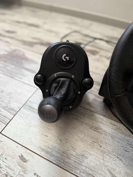 Vand Volan Logitech G923 in stare perfecta cu shifter