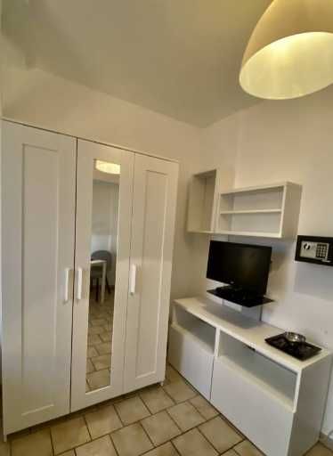 Дава се под наем Тристаен апартамент в Пловдив, Център - 72 кв.м за 193.8 € - Снимка #1