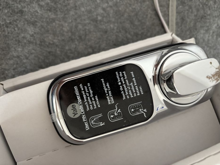 Incuietoare inteligenta Yale Smart Living Yd