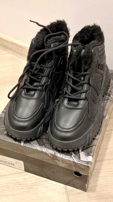 Дамски зимни маратонки с пух