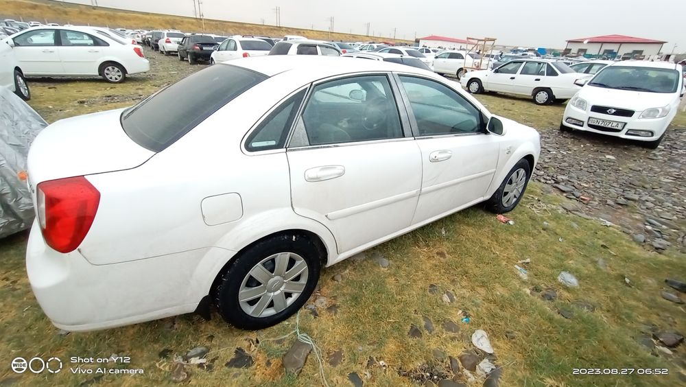 Mashina lasseti sotiladi