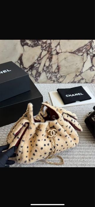 Чанта Chanel 25 пухена