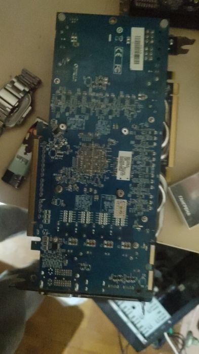 Radeon 6900 на 2 гб.