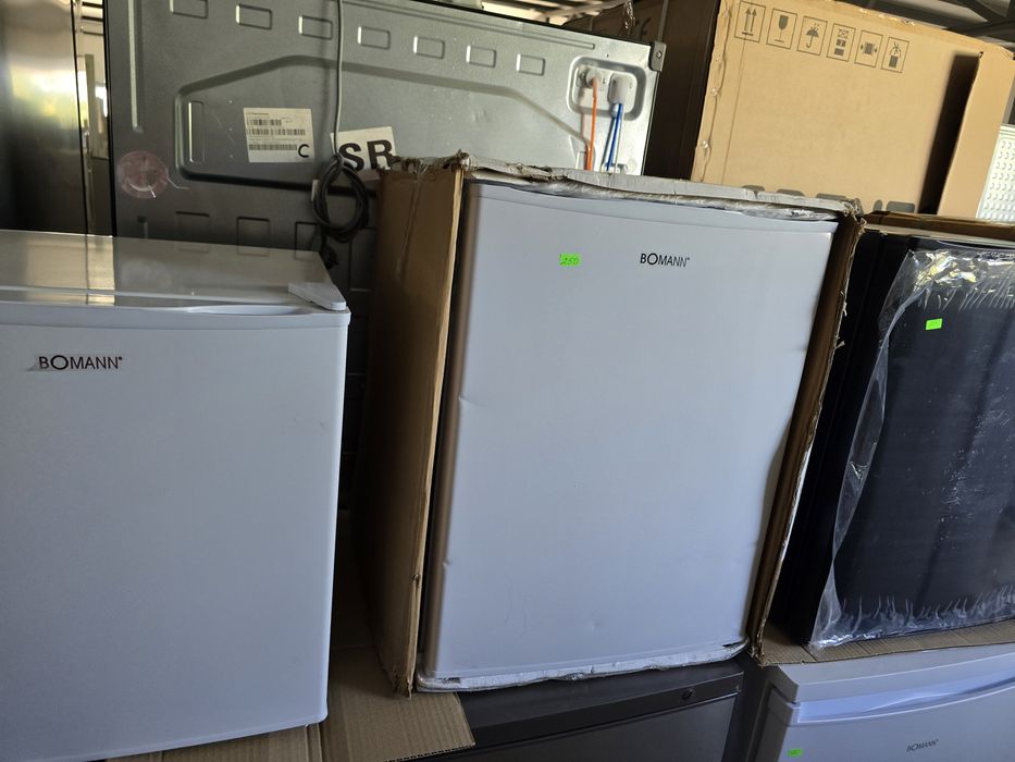 Нов мини бар фризер/ Bomann черен 42 литра