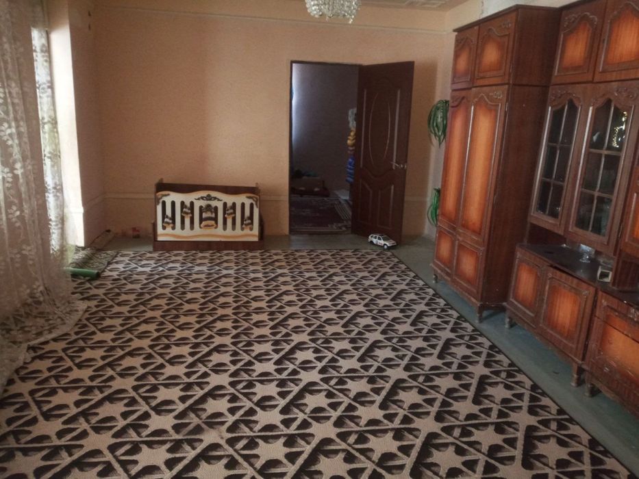 Hovli sotiladi 4 xonadan iborat qishki yozgi tomorqasi bor suv gaz