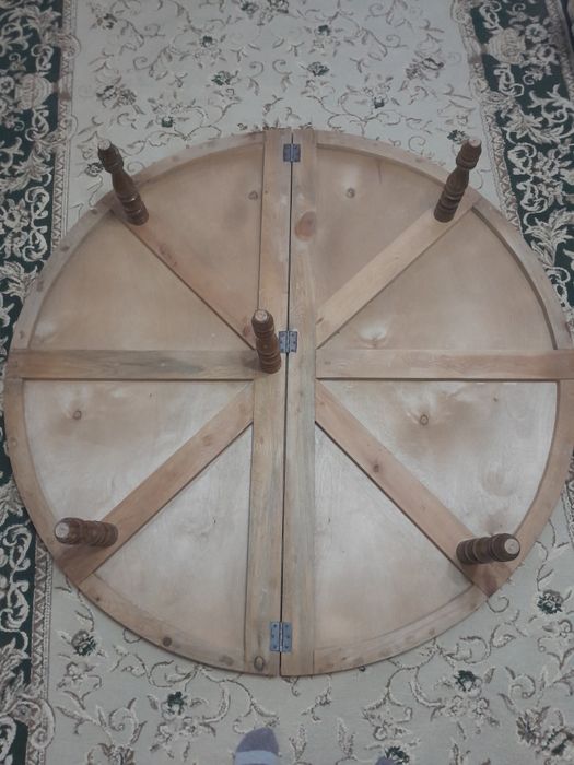 Продам круглый стол