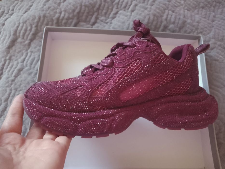 Продам кроссовки Balenciaga