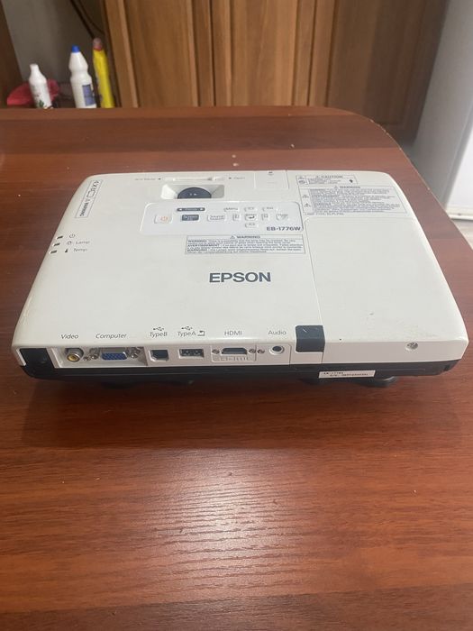 Проектор Epson EB-1776W почти новый