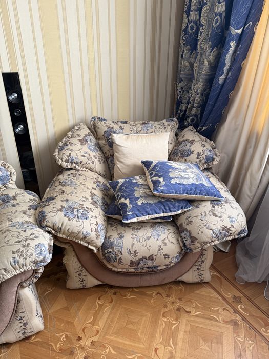 Диван и два кресла