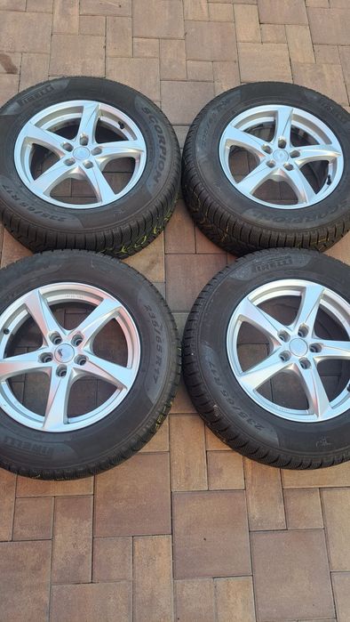 Set jenti cu anvelope iarna Pirelli Renault 235 65 17