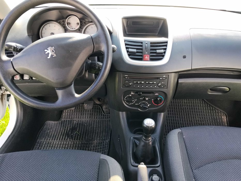 Peugeot 206+ • 2011 • 1.4 Benzină • 145.000 km