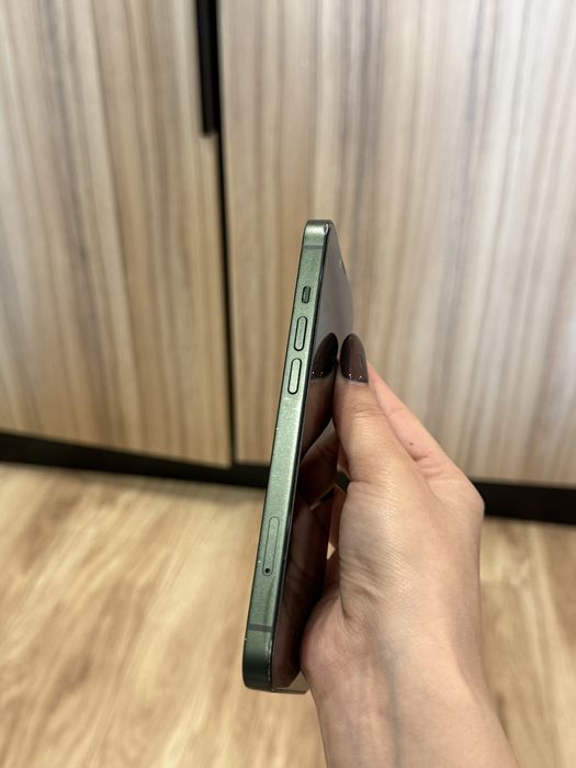 Продам 13 айфон зеленый срочно