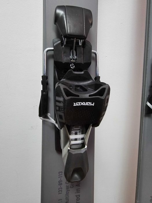 Schiuri Head Kore 87 (23–24) (NOI)– 184 cm + legături Marker 11.0 T