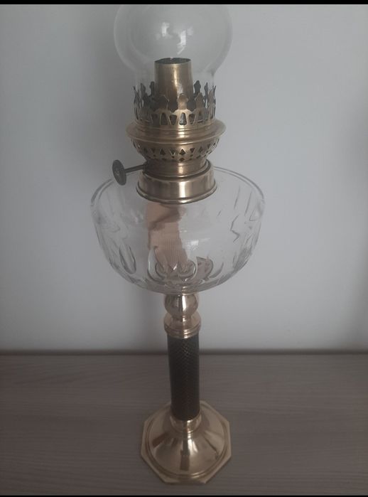 Două Lămpi gaz cu bazinul din cristal.