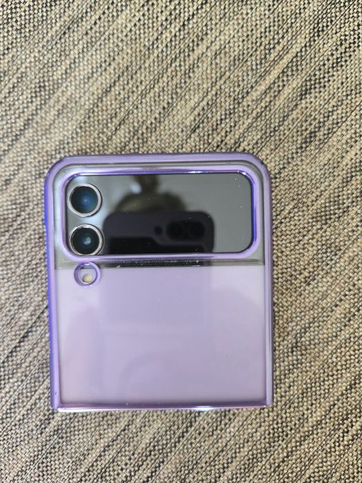 Samsung Zip Flip 4 purple