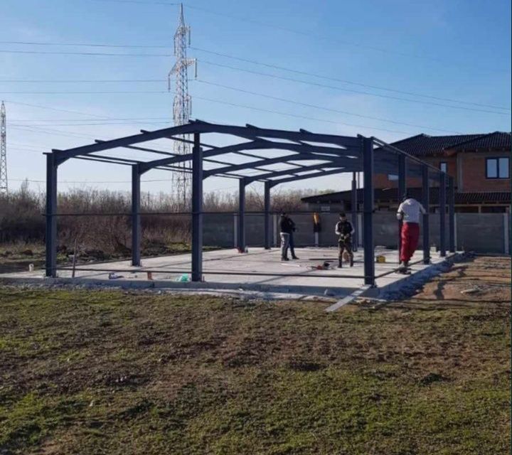 Vând hală metalică de pe stoc 11 m lățime cu 25 lungime 4 m la ștrasină cu tot cu montaj la super preț facem și alte mărimi orice mărime care dorește