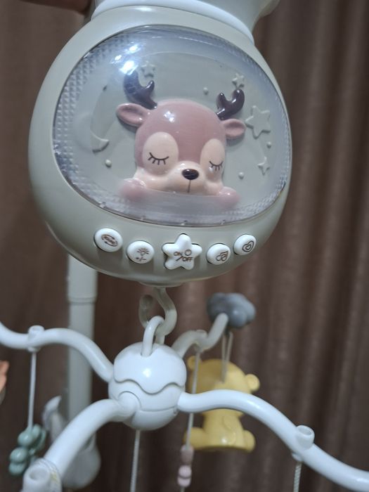 Игрушка на кровать электромобиль