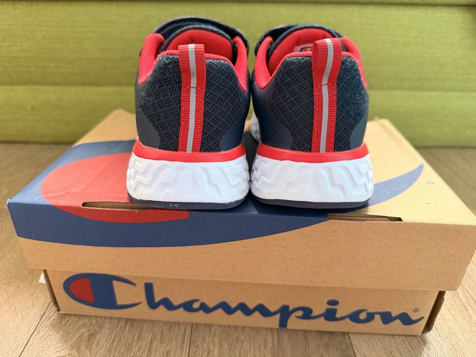 Champion Нови детски маратонки номер 35