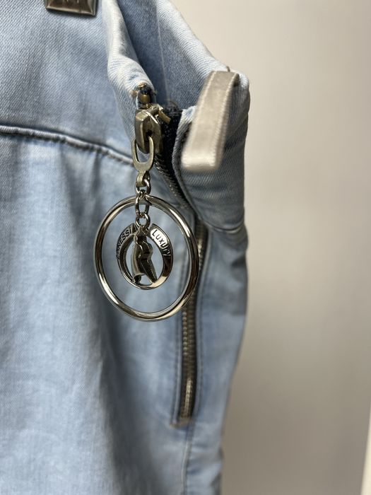 Одежда девушке.