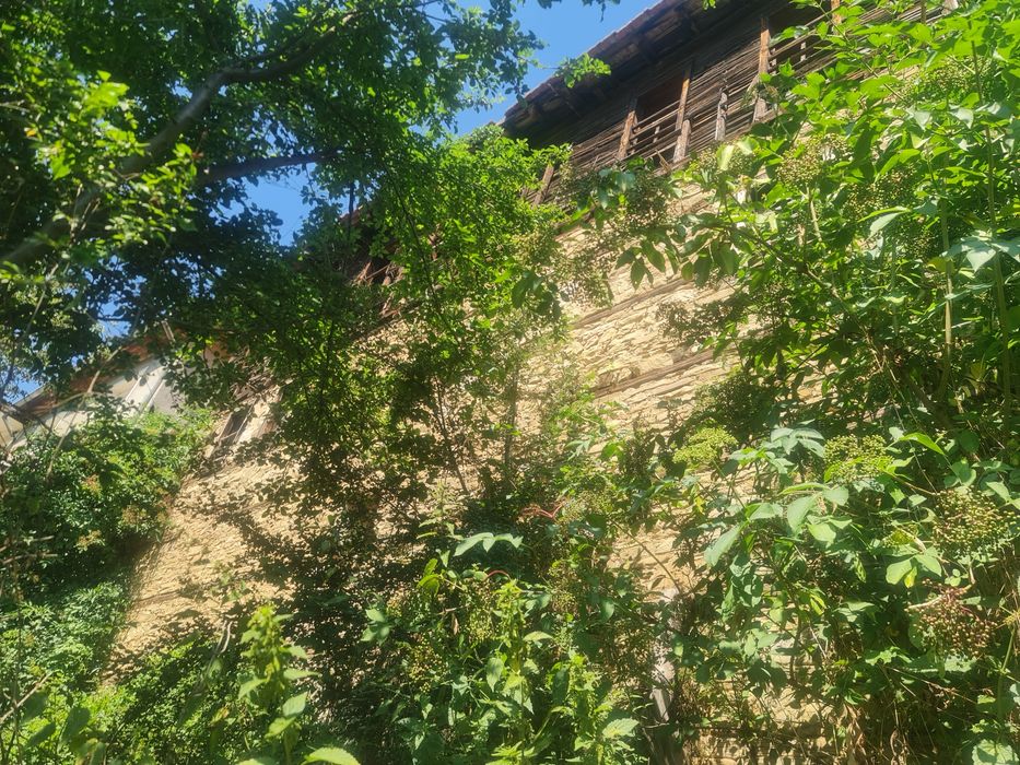 Продавам стара родопска къща в с.Момчиловци