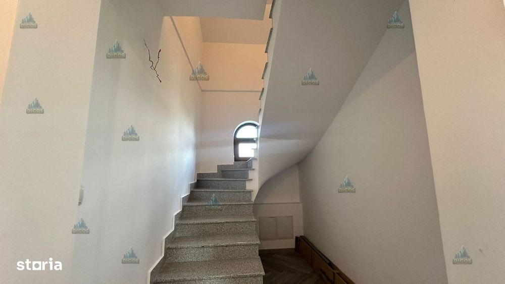 Vilă de vânzare 1500 mp teren